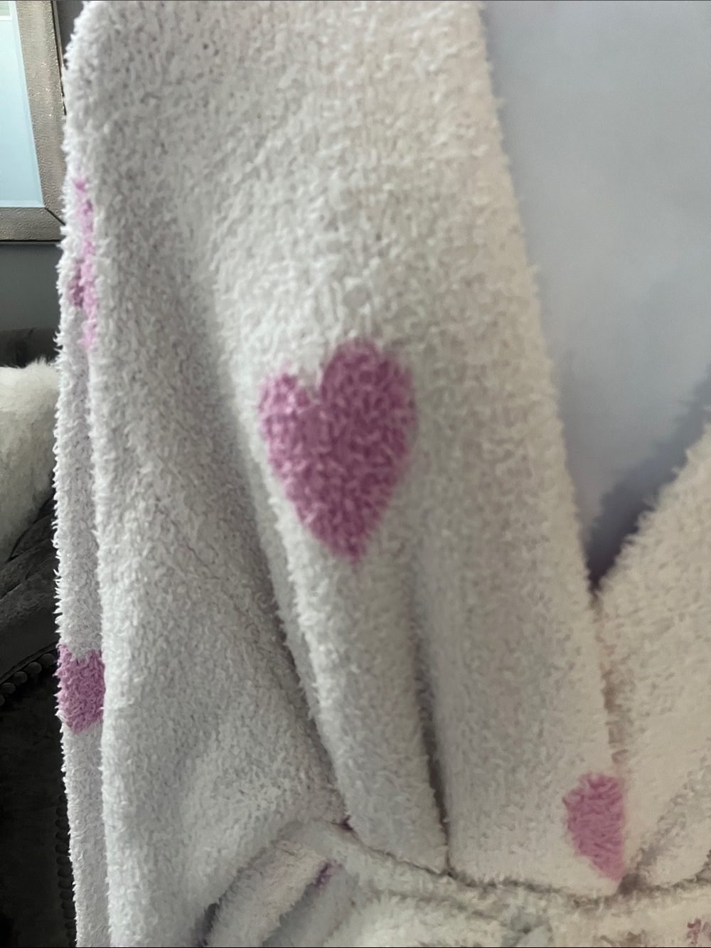 Skims Cozy Heart Plush Robe in Cream with Pink Hearts - Picture 5 of 9
